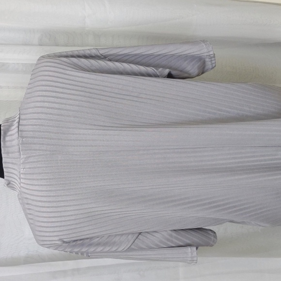 Missguided ribbed mock neck short sleeve blouse, gray, size 6(L), EUC - Picture 4 of 9